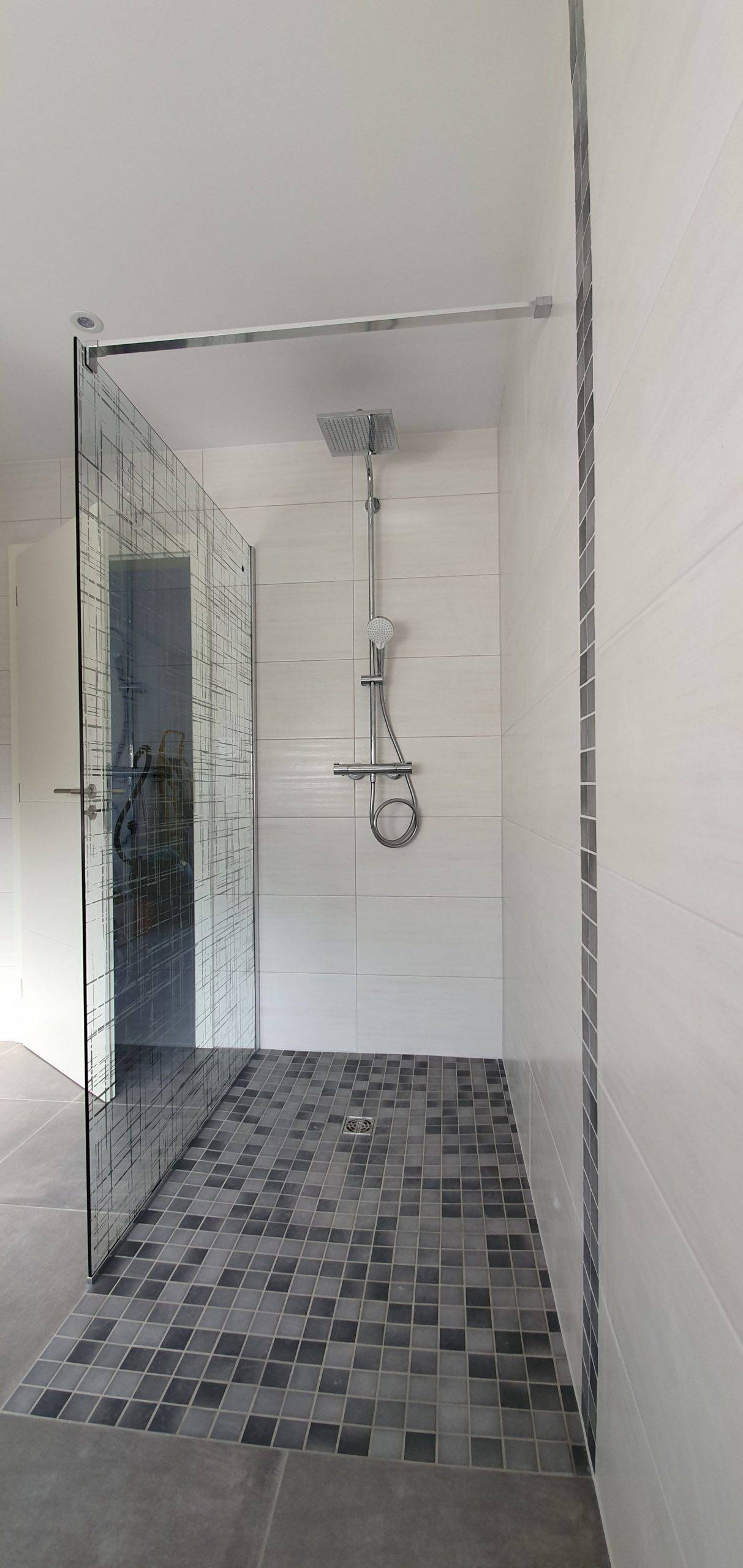 Quels sont les avantages des douches à l&#8217;italienne dans une salle de bain moderne ? Cernay