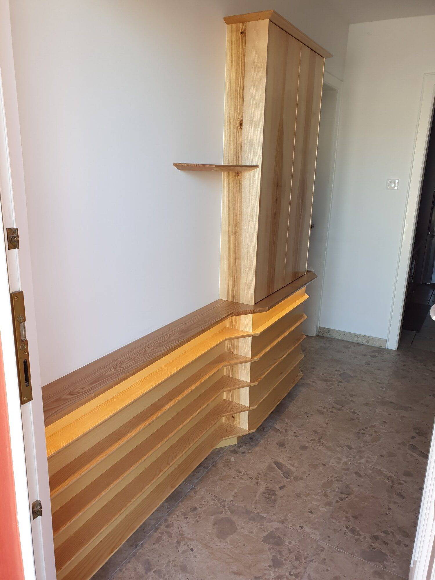 Quels sont les éléments essentiels à intégrer dans un meuble d&#8217;entrée sur mesure ? Rixheim